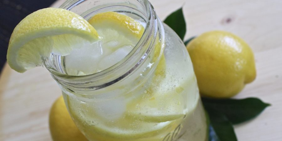 dlaczego warto pić wodę z cytryna